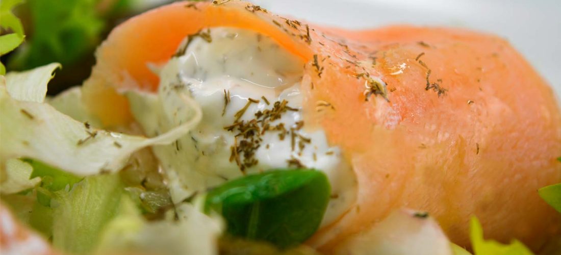 rollitos-de-salmon-marinado-brotes-queso rollitos-de-salmon-marinado-brotes-queso